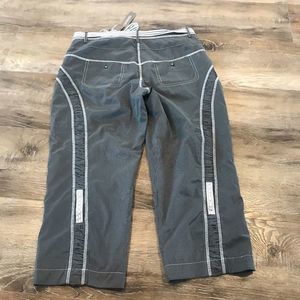 SPANNER Gray Cropped Pants with White Trim